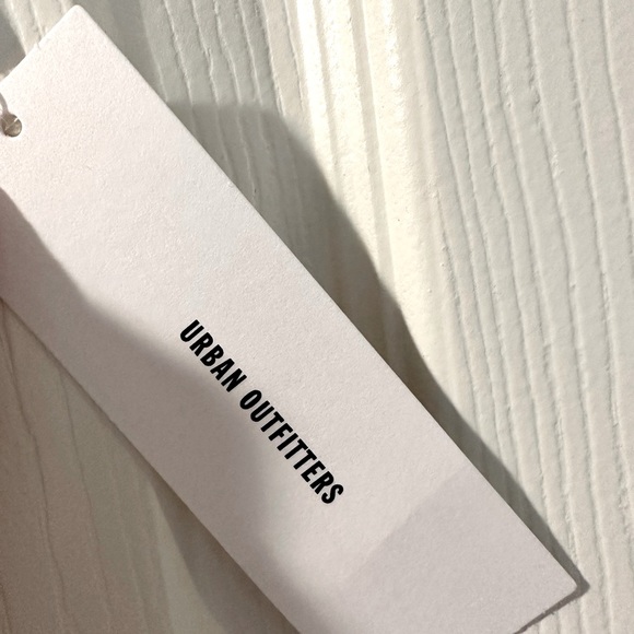 Urban outfitters sleeveless top in size M. with Tags. Super Stretchy Material. - Picture 5 of 6